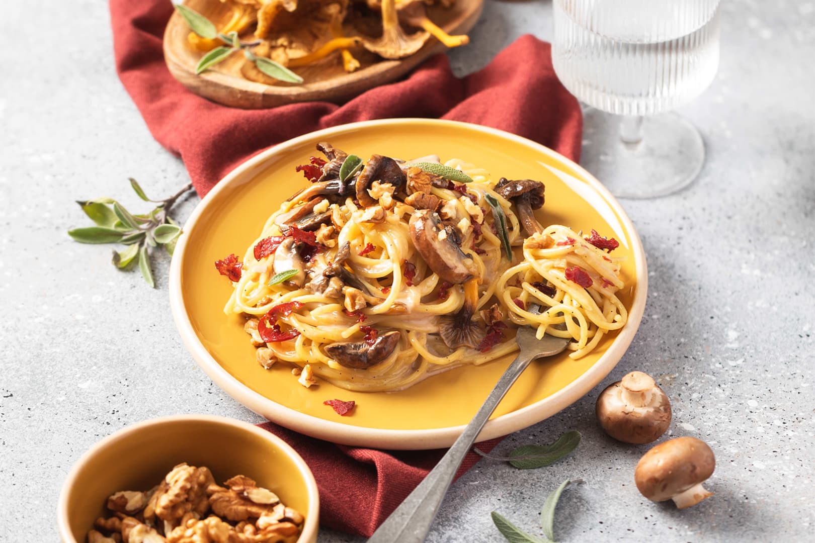 Spaghetti with mushrooms and Cancoillotte Savagnin
